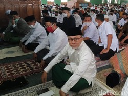 Jusuf Kalla hingga Zulkifli Hasan Salat Jumat di Masjid Agung Al Azhar