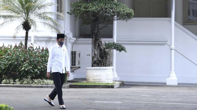 Presiden Jokowi salat Jumat di Masjid Baiturrahim Istana, Jumat (5/6) / Foto: LUKAS - Biro Setpres