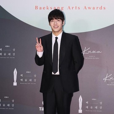 Kang Ha Neul Bakal Jadi Cameo di Film Terbaru IU & Park Seo Joon