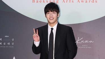 img-title Kang Ha Neul Bakal Jadi Cameo di Film Terbaru IU & Park Seo Joon
