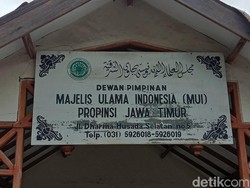 MUI Jatim Sebut Salat 2 Gelombang Langgar Physical Distancing