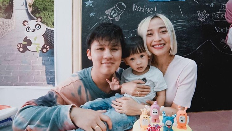 Keluarga Rinni Wulandari Keluarga Rinni Wulandari