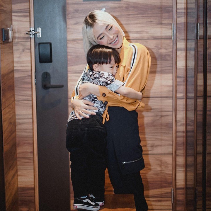 <p>Meski sibuk berkarier di dunia hiburan, Rinni masih tetap dekat dengan putranya ini lho. (Foto: Instagram @rinni_w)</p>