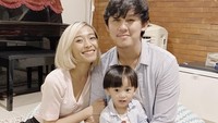 <p>Rinni dan Jevin beberapa kali terlihat menghabiskan waktu bersama anak mereka nih. (Foto: Instagram @rinni_w)</p>