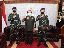 Wakil Ketua MPR Puji Prajurit TNI AL yang Beri THR ke Warga