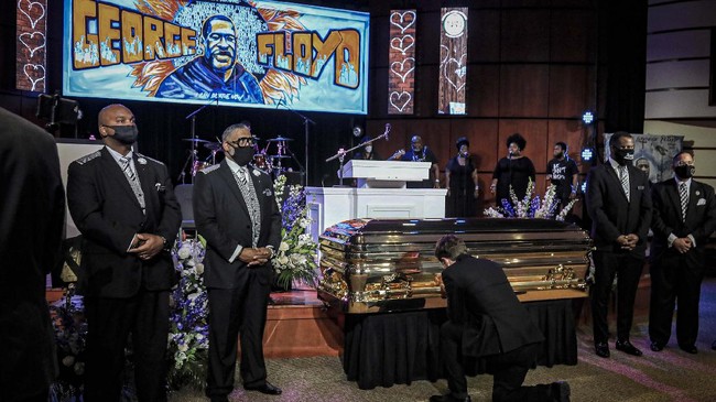 Minneapolis Mayor Jacob Frey kneels by the casket of George Floyd before a memorial service at North Central University, Thursday, June 4, 2020, in Minneapolis. Floyd died on May 25 as a Minneapolis police officer pressed his knee into his neck, ignoring his cries and bystander shouts until he eventually stopped moving. (AP Photo/Bebeto Matthews)