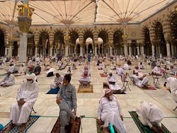 Melihat Suasana Sholat Jumat Terakhir Tahun 1441 Hijriyah di Masjid Nabawi