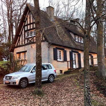 7 Penampakan Rumah Anggun C Sasmi di Tengah Hutan bak Kastil di Negeri Dongeng