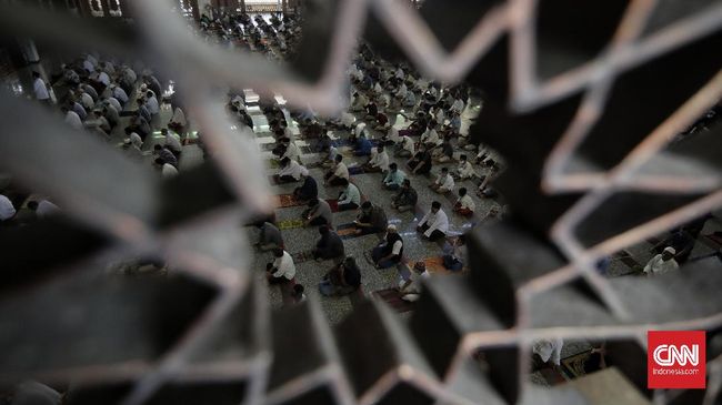 Jumat merupakan hari yang berkah bagi umat muslim. Berikut doa rasul setelah sholat Jumat yang bisa diteladani untuk melengkapi hari Jumat.
