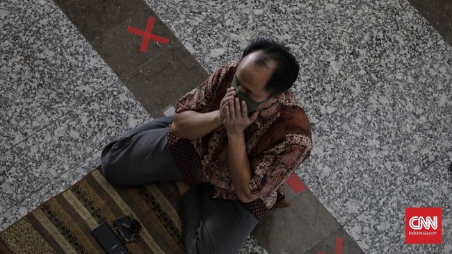 Aturan PPKM di Ambon dan Makassar mengharuskan penutupan tempat ibadah dan membolehkan tempat hiburan dibuka.