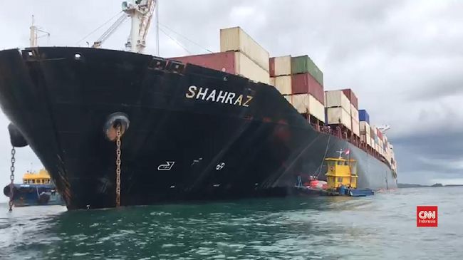 Thumbnail video Thumbnail video kapal tanker Iran kandas di perairan Batam