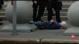 VIDEO: Dorong Pedemo Manula, Polisi New York Diskors