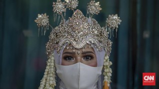 FOTO: Menikah Sederhana di KUA Kala Pandemi Corona