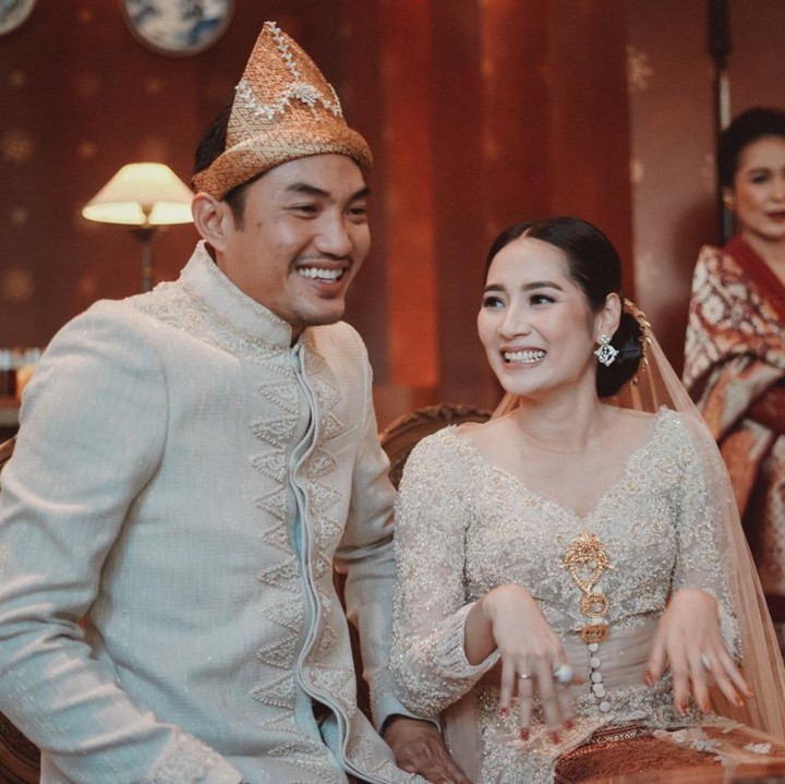 <p>Rona bahagia terlihat jelas dari pasangan yang hubungannya tak pernah terekspose media ini. (Foto: Armand/ Artea Event Organizer)</p>