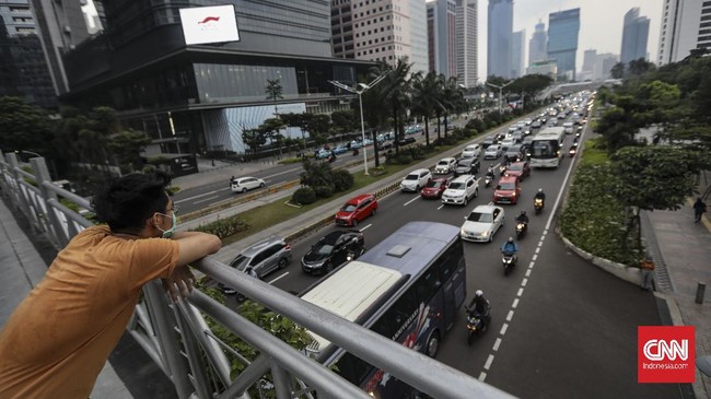 Pekan pertama pemberlakuan pembatasan kegiatan masyarakat (PPKM) membuat kepadatan lalu lintas agak turun di Jakarta.