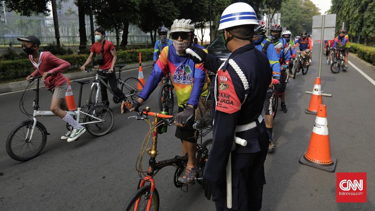 FOTO : Olahraga di Kawasan GBK saat PSBB Transisi