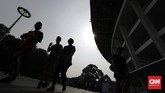 Olahraga di Stadion GBK saat PSBB Transisi Warga berolahraga di Kompleks Stadion Utama Gelora Bung Karno (SUGBK), Jakarta, Sabtu, 6 Juni 2020. SUGBK dibuka kembali mulai 5 Juni 2020 untuk kegiatan olahraga pasca keputusan pemerintah DKI Jakarta menerapkan PSBB transisi. CNN Indonesia/Adhi Wicaksono
