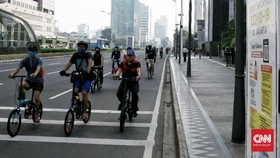 FOTO: Ramai Warga di Sudirman-Thamrin Meski CFD Belum Digelar