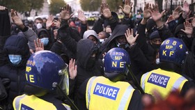 Aksi Demo George Floyd di London Ricuh, 14 Polisi Luka