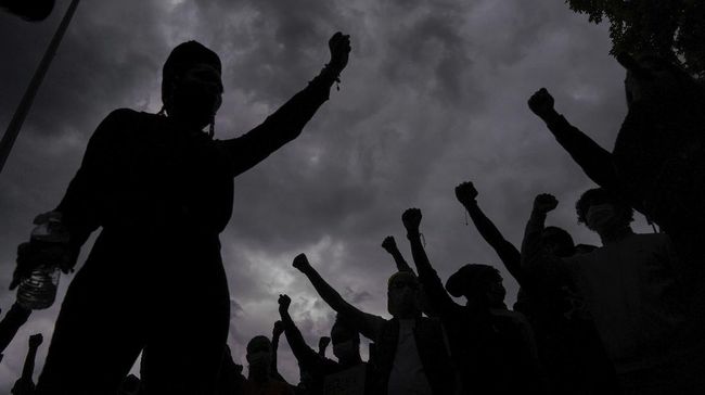 Guru Dipenggal karena Kartun Nabi, Warga Prancis Berdemo Ribuan orang menggelar aksi solidaritas menuntut keadilan atas pemenggalan guru sejarah di Prancis, Samuel Paty.