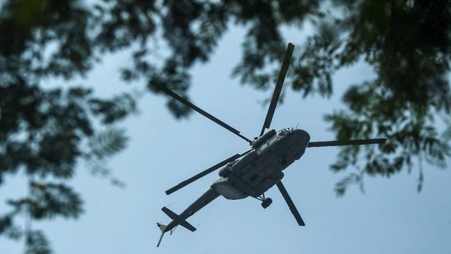 Sebuah helikopter mengangkut tiga orang dilaporkan hilang kontak pada Kamis (17/9) siang, dalam penerbangan dari Nabire, Papua, ke Banyubiru.