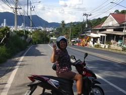 Motoran ke Pantai Patong Phuket Asyik Juga