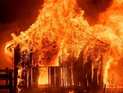 Ruko di Tanjung Duren Terbakar, 23 Mobil Damkar Dikerahkan