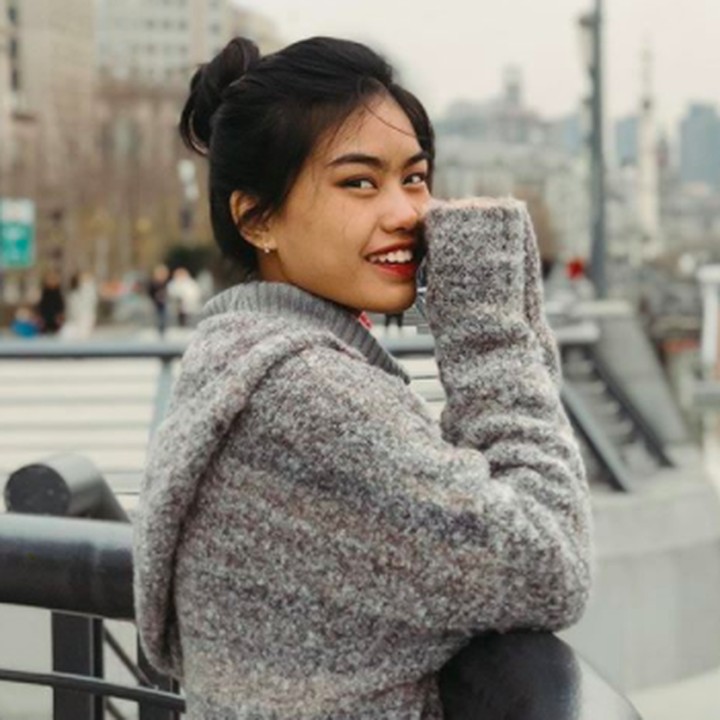 <p>Pada 8 Desember 2019 lalu, Jani genap berusia 20 tahun. Enggak terasa ya, putri sulung Alya Rohali ini sudah beranjak dewasa. (Foto: Instagram @namiradjani)</p>