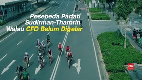 VIDEO: Warga Ramaikan Sudirman-Thamrin Meski CFD Belum Dibuka
