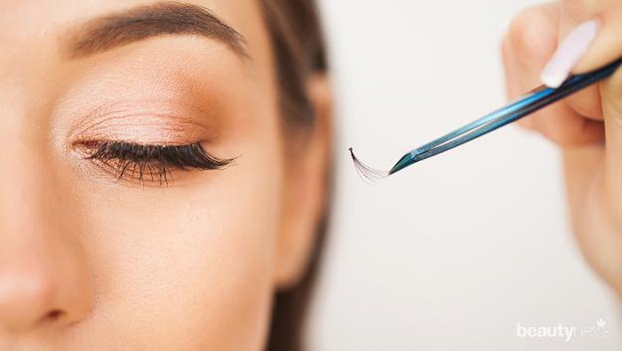 Tips Pakai Bulu Mata Palsu agar Terlihat seperti Asli