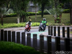 Ojol Ngaspal Lagi, Belum Semua Penumpang Pakai Helm Sendiri