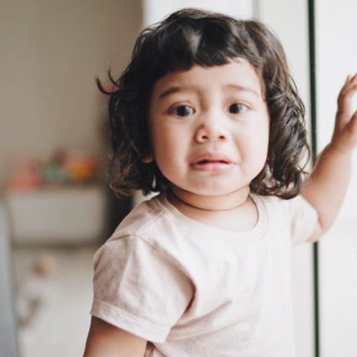<p>Lho, Kalea kok nangis? Kalau kata ayah Tarra di <em>caption</em>, Kalea sedih ditinggal sama kucing. <em>He he he...</em> (Foto: Instagram @tarrabudiman)</p>