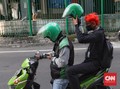 2 Hari PSBB Transisi, Penumpang Ojol Belum Pakai Helm Pribadi