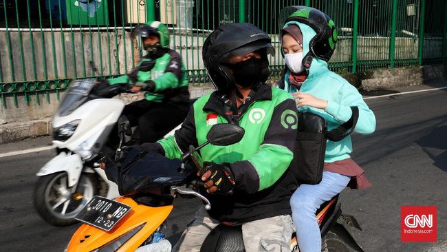 Naik Ojol Bawa Helm Sendiri, Produsen Raup Keuntungan