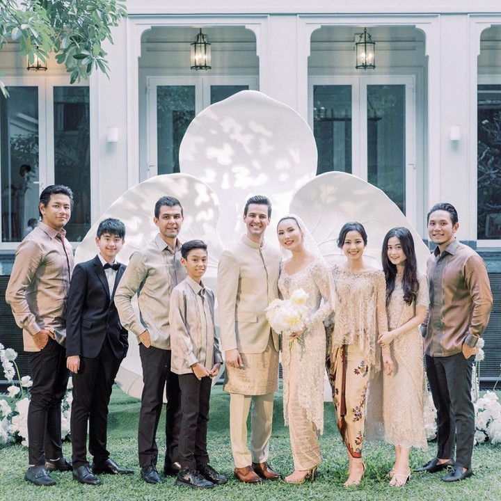 <p>Mengingat berada dalam situasi pandemi COVID-19, keduanya hanya menjalani akad nikah yang hanya dihadiri keluarga. (Foto: Instagram @fitriayusuf_official)</p>