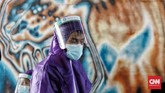 Rapid Test gratisdi terowongan kendal Rapid Test gratis untuk masyarakat DKI Jakarta di terowongan Kendal, Jakarta Pusat. Senin (8/6/2020). Rapit test ini diadakan oleh petugas medis dari warna warni media dan home care yang merupakan bagian dari gugus tugas BNPB. CNN Indonesia/Andry Novelino