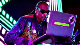 Kisah Snoop Dogg di Dunia Hip Hop Akan Diangkat Jadi Film Biopik