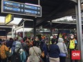 Antrean di Stasiun Bekasi Membludak, Sempat Diwarnai Protes