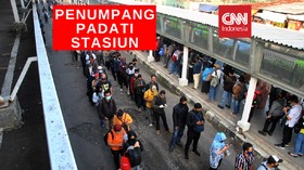 VIDEO: Ribuan Penumpang KRL Padati Stasiun Depok Baru