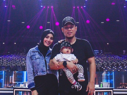 7 Potret Anak Rizal Armada & Monica Imas, Calon Kakak yang Menggemaskan