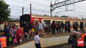 Jumlah Penumpang KRL Diklaim Turun Saat PSBB Transisi