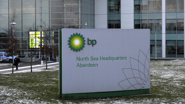 BP dan Petronas North Ketapang SDN, BHD menandatangani kontak bagi hasil untuk tiga wilayah kerja migas senilai US$12,14 juta atau Rp179,67 miliar.