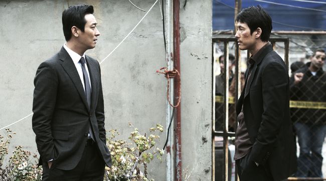 K Movievaganza Trans7 akan menayangkan film Korea Asura: The City of Madness yang dibintangi Jung Woo-sung dan Ju Ji-hoon, Selasa (14/9), pukul 00.15 WIB.