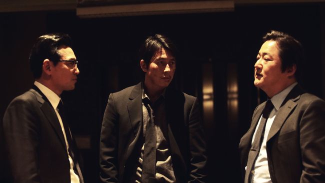 Acara K-Movievaganza Trans7 akan menayangkan film yang dibintangi Jung Woo-sung, Asura: The City of Madness, pada Selasa (4/8) pukul 21.30 WIB.