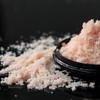 Bikin Pegal dan Stres Hilang, Ini 7 Manfaat Lengkap Mandi Air Garam