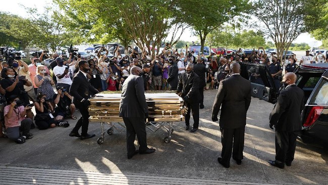 The casket of George Floyd is removed after a public visitation for Floyd at the Fountain of Praise church, Monday, June 8, 2020, in Houston. (AP Photo/David J. Phillip, Pool)