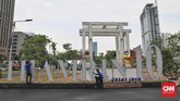 Kawasan kuliner dan kreatif Thamrin 10 Kawasan kuliner dan kreatif Thamrin 10 seluas 8000 meter persegi yang berada di kawasan Jalan Thamrin, Jakarta ini sempat tutup hampir 3 bulan saat pandemi corona. (CNN Indonesia/ Safir Makki)