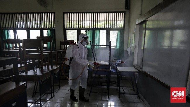 10 sekolah di Jakarta ditutup akibat temuan kasus Covid-19 pada 12 siswa dan 2 pendidik. 