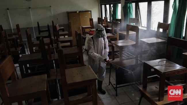 PTM di lima sekolah di Jakarta Selatan dialihkan ke daring akibat temuan kasus Covid-19.