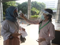 Karyawan Pertamina Jalani Rapid Test COVID-19 Sebelum Kembali Ngantor